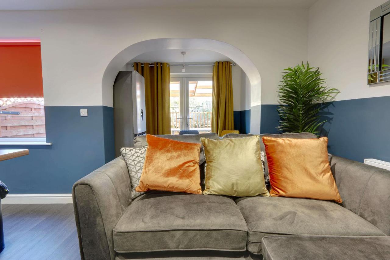 #Upmarket, Exceptional 4 Bed House, With Free Parking, Close To Amenities And Supermarkets Шефилд Экстерьер фото