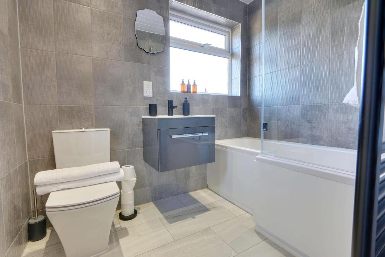 #Upmarket, Exceptional 4 Bed House, With Free Parking, Close To Amenities And Supermarkets Шефилд Экстерьер фото